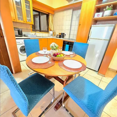 Finikoudes Fabulous דירה